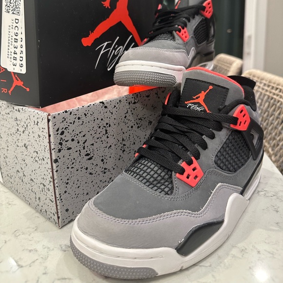 Air Jordan 4 Retro - Picture 5 of 9